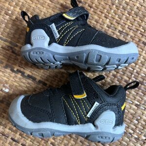 KEEN baby shoes size 4